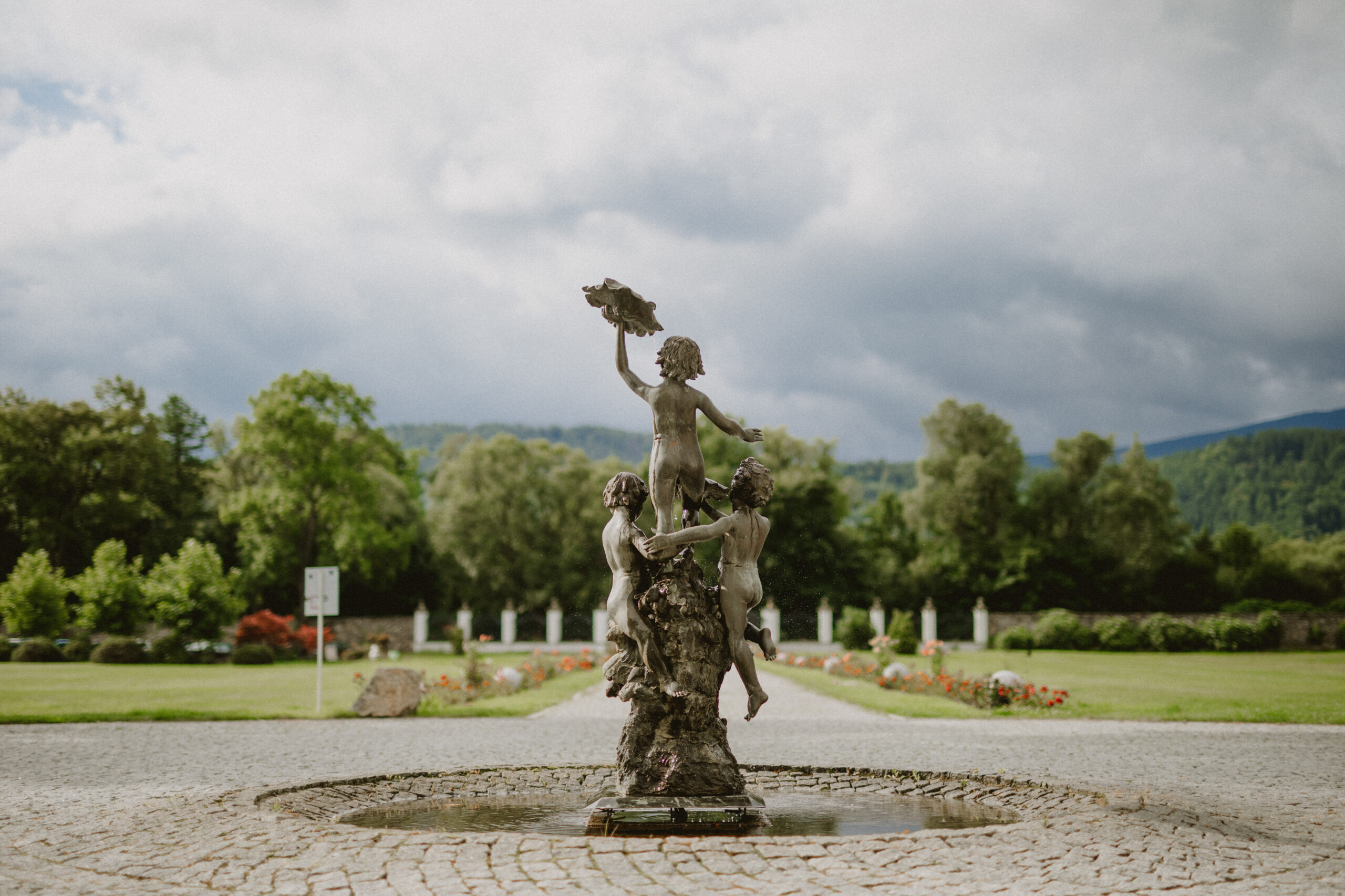 rzeźba podjazd pałacu pakoszów
